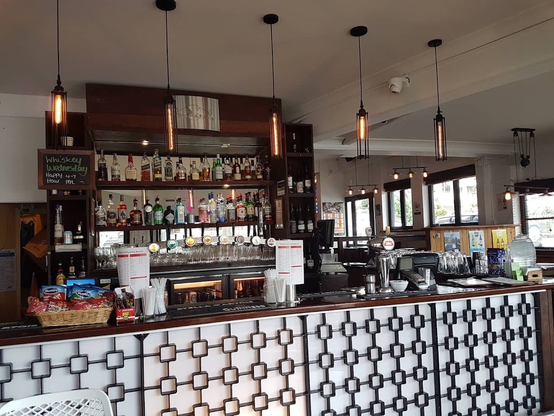 Takapuna Bar — Bars in Auckland