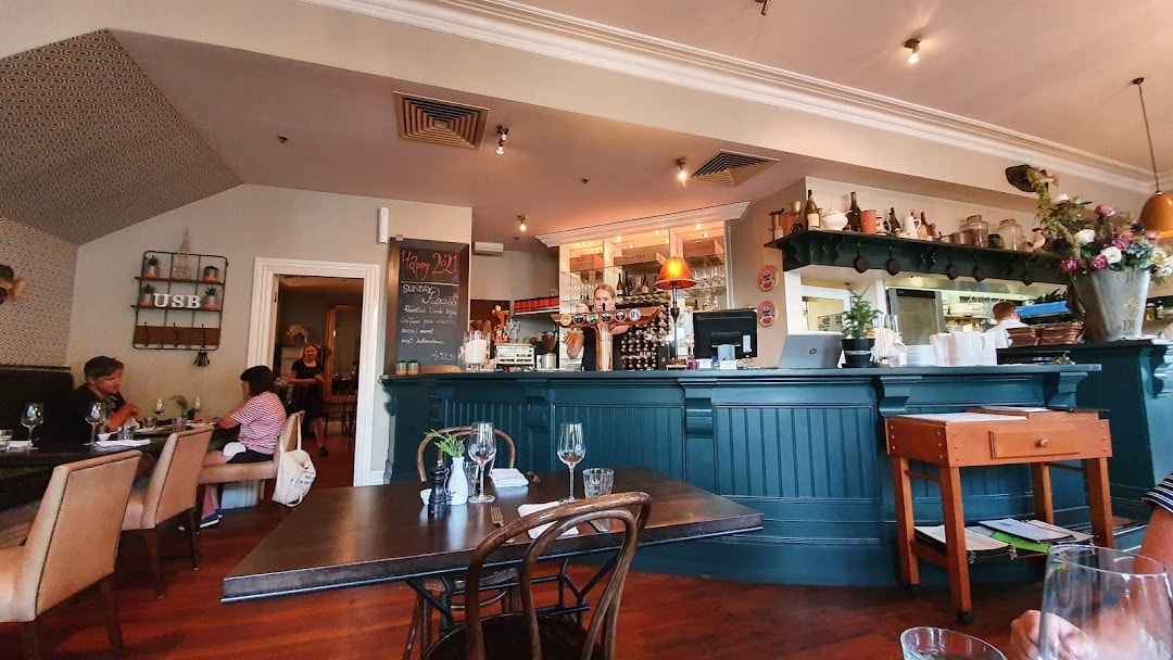 Union Square Bistro & Bar — Bars in Martinborough