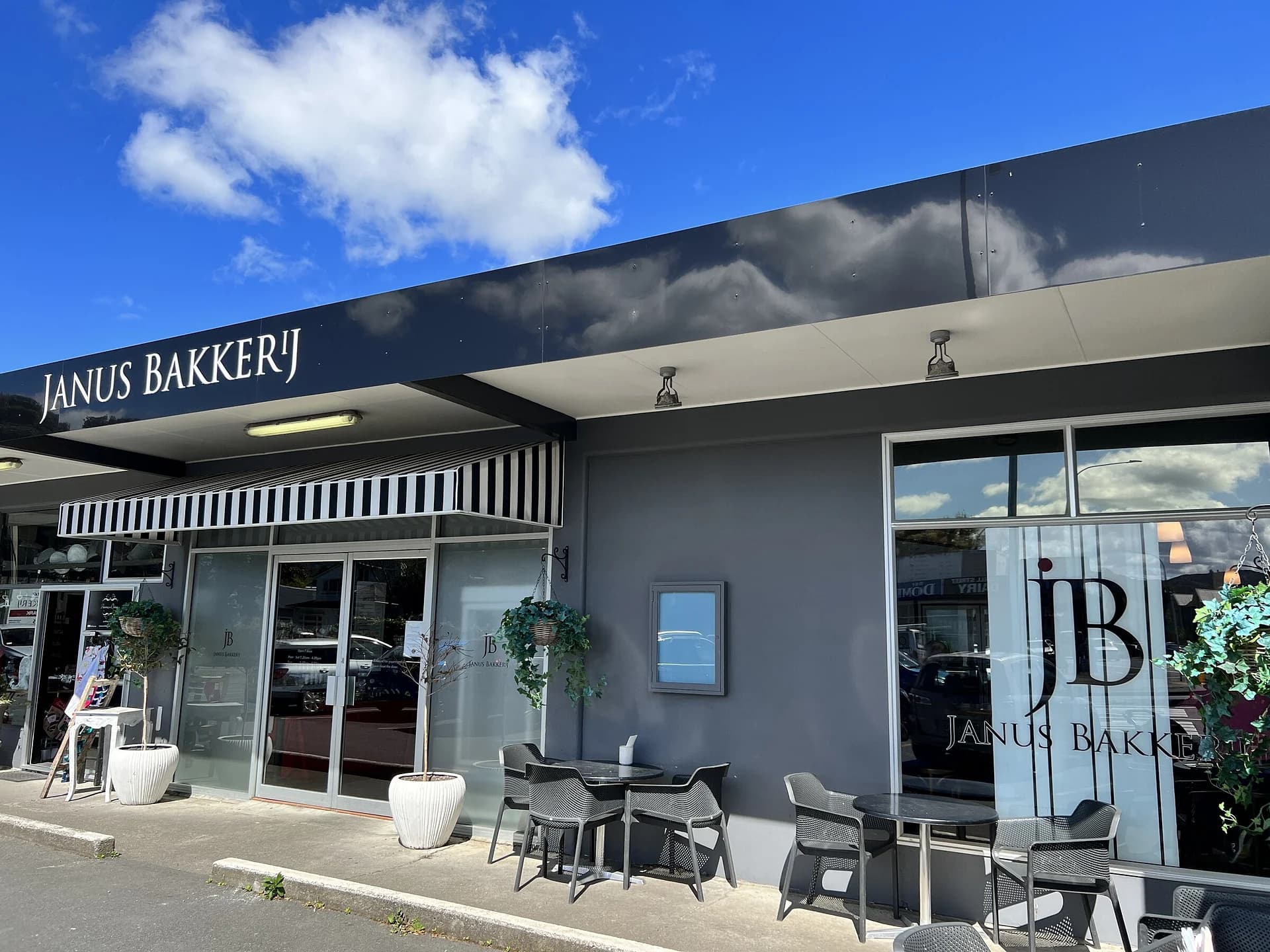 Janus Bakkerij — Bakeries in Lower Hutt