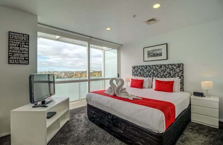 The Quadrant Hotel and Suites — Accommodation in Auckland