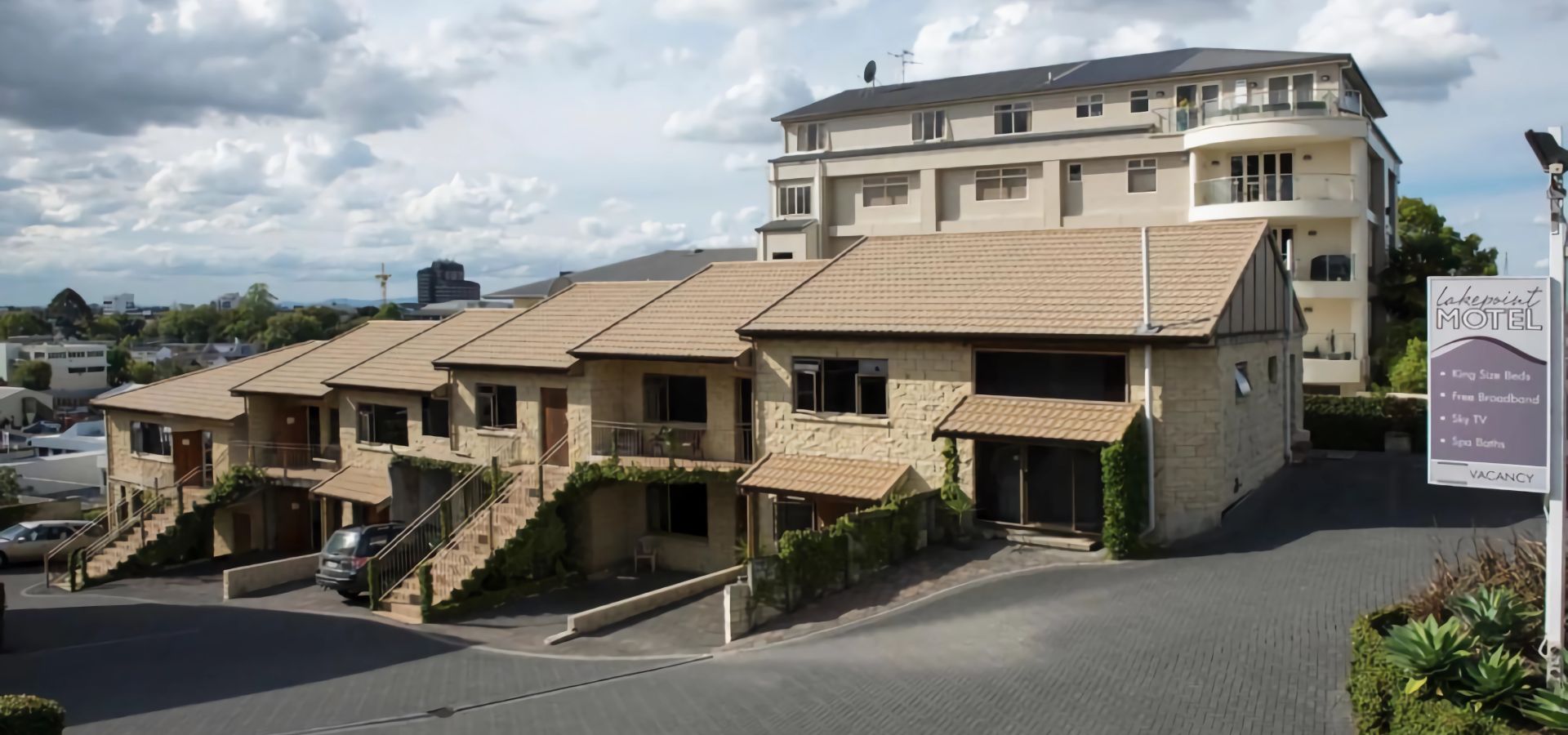 Lakepoint Motel — Accommodation in Hamilton