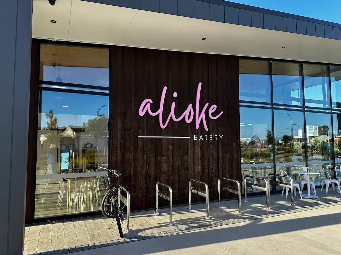Alioke Eatery — Cafés in Richmond