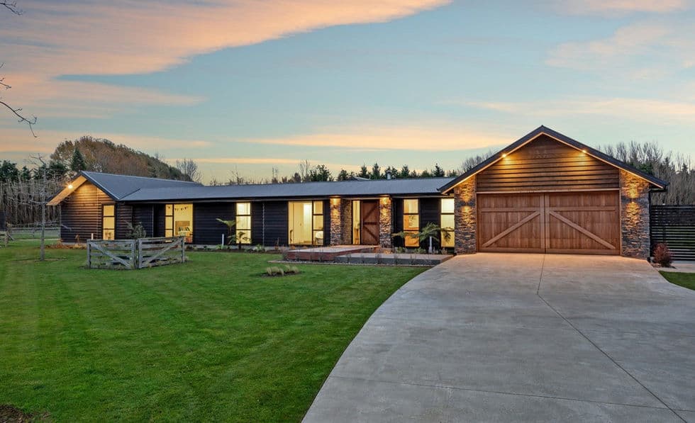 Custom Made Garage Doors — Builders in Queenstown