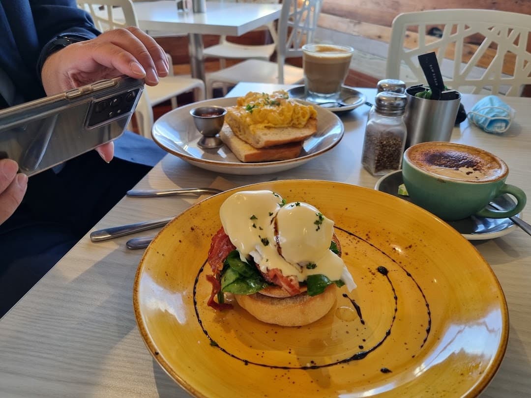 Bungalo Cafe