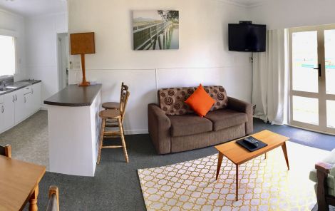 Raglan Palm Beach Motel — Accommodation in Raglan