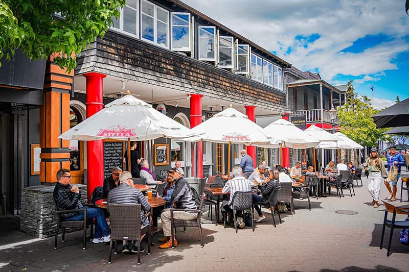 Captains Restaurant And Bar — Restaurants in Queenstown