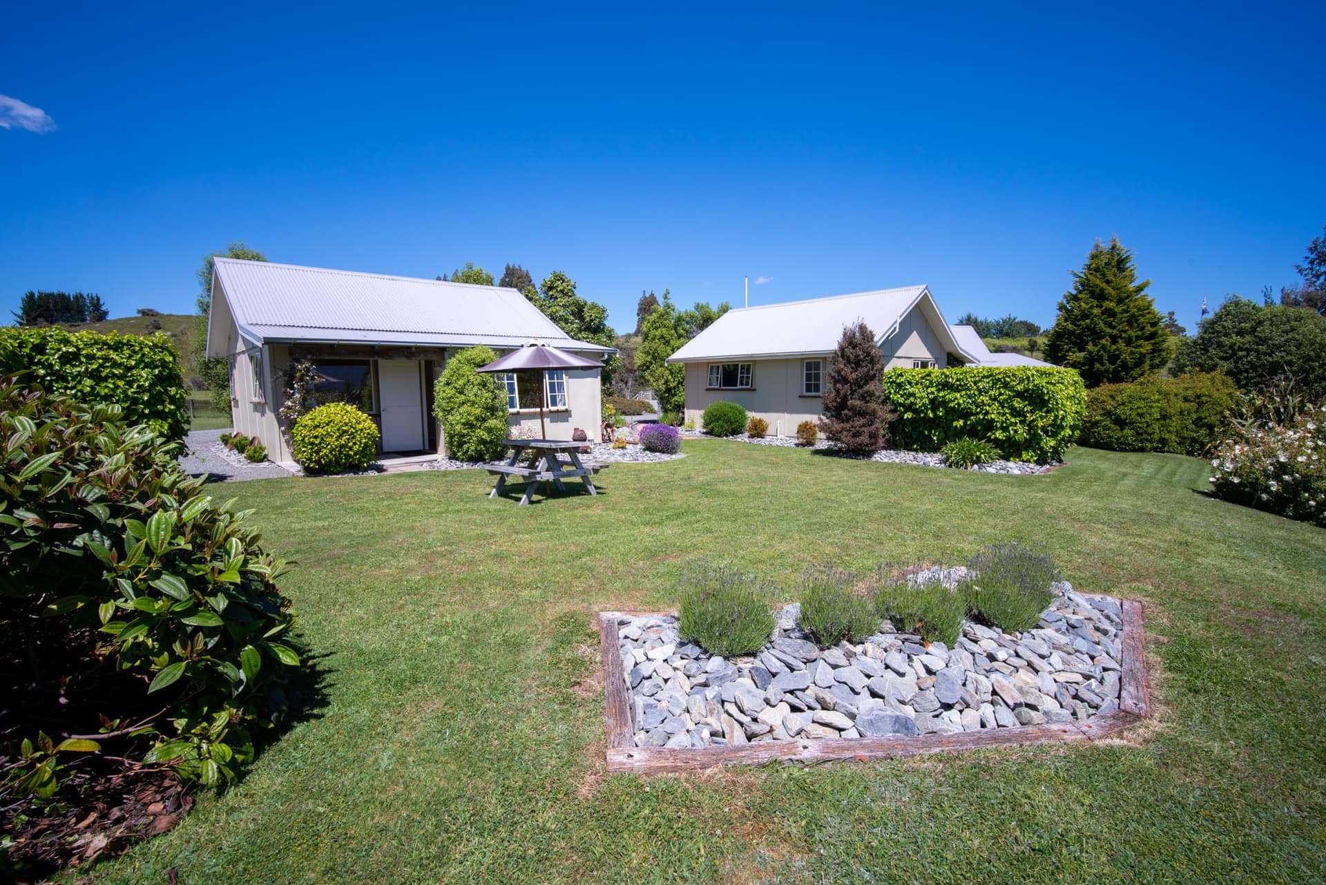 Blue Thistle Cottages — Accommodation in Te Anau