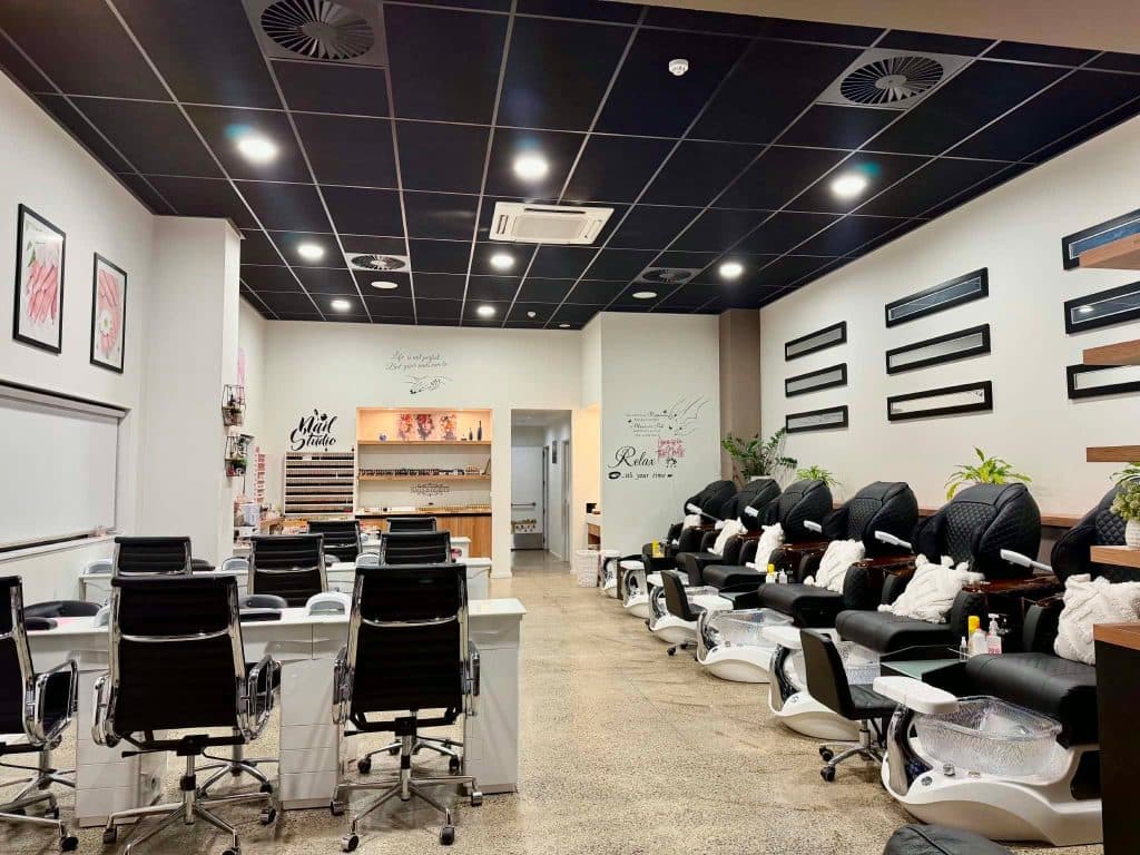 Glo Nail Bar — Nail Salons in Lincoln