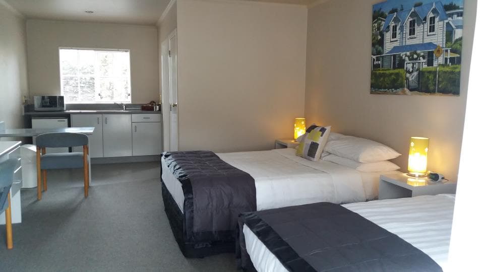 Settlers Motor Lodge — Accommodation in Lower Hutt