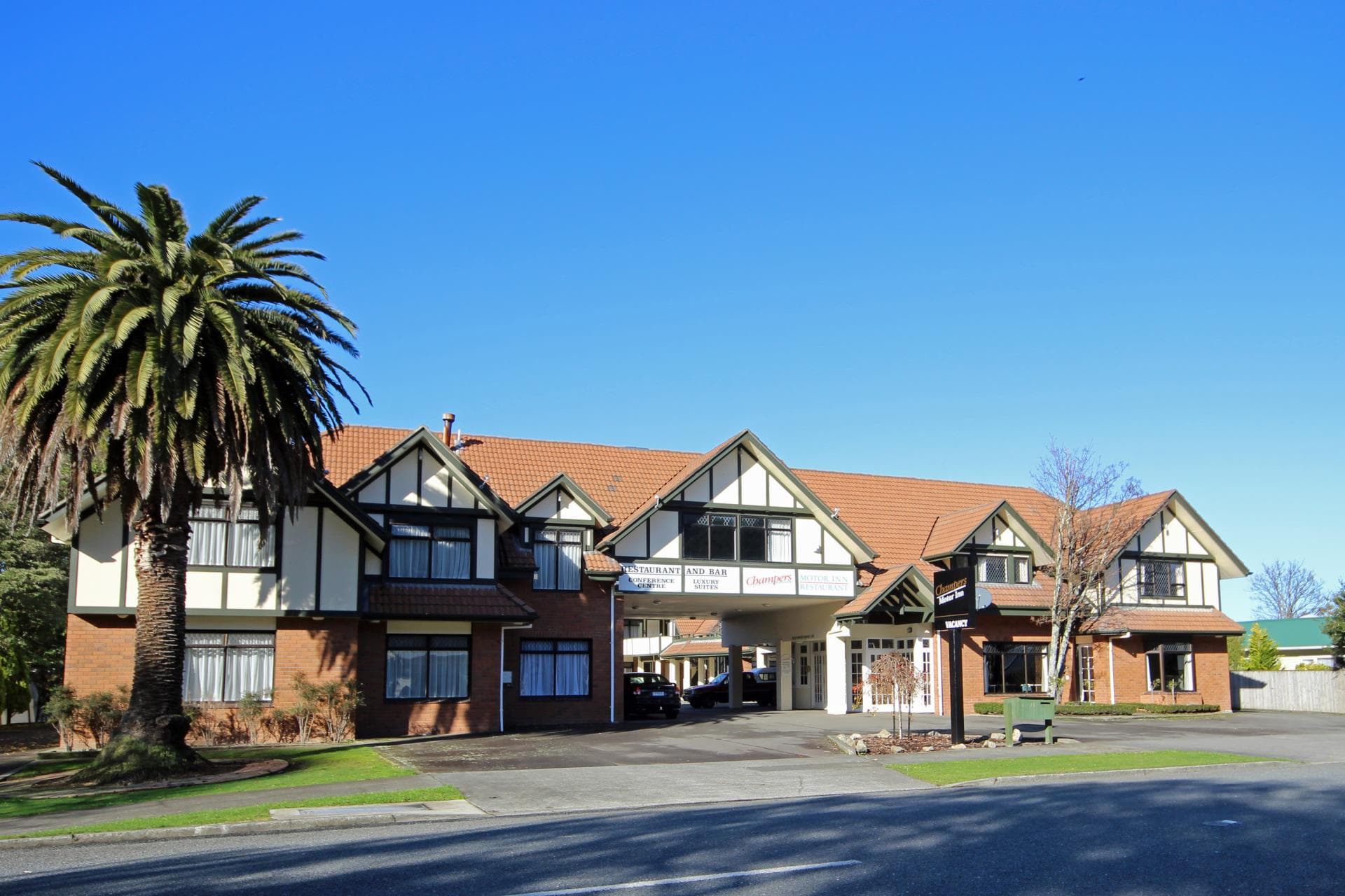 Champers Motor Inn — Accommodation in Lower Hutt