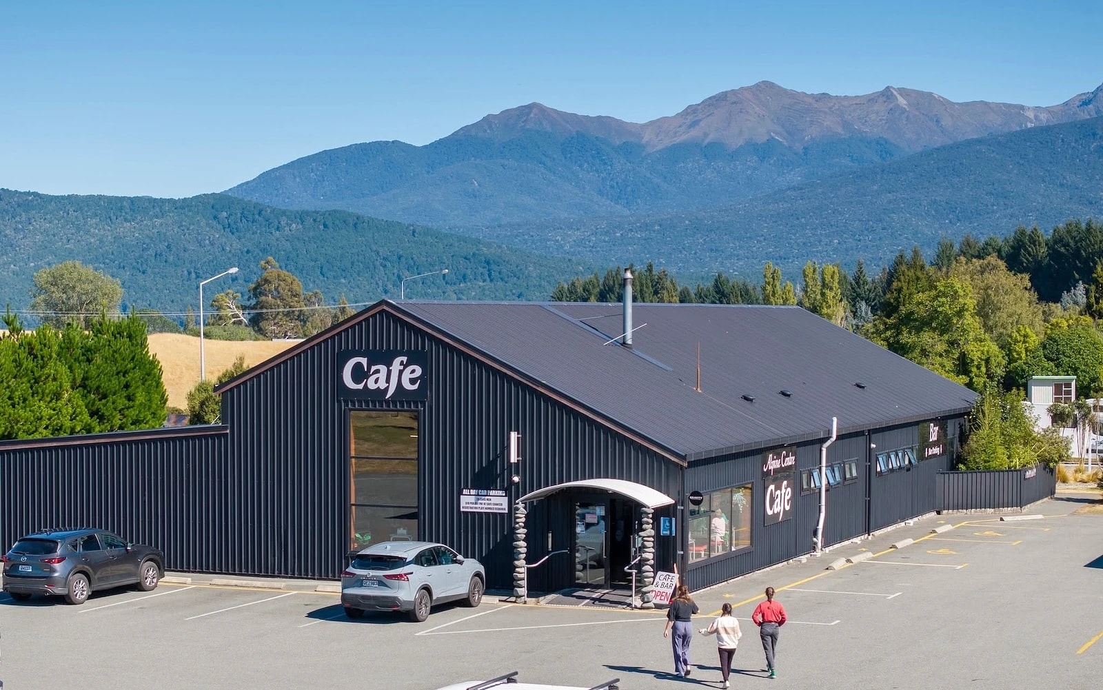 Alpine Centre Cafe and Bar — Café in Te Anau