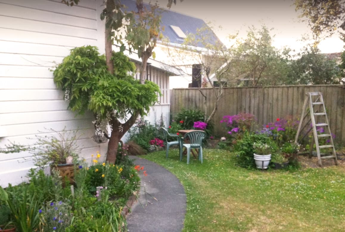 Honeysuckle House Backpackers — Accommodation in Nelson