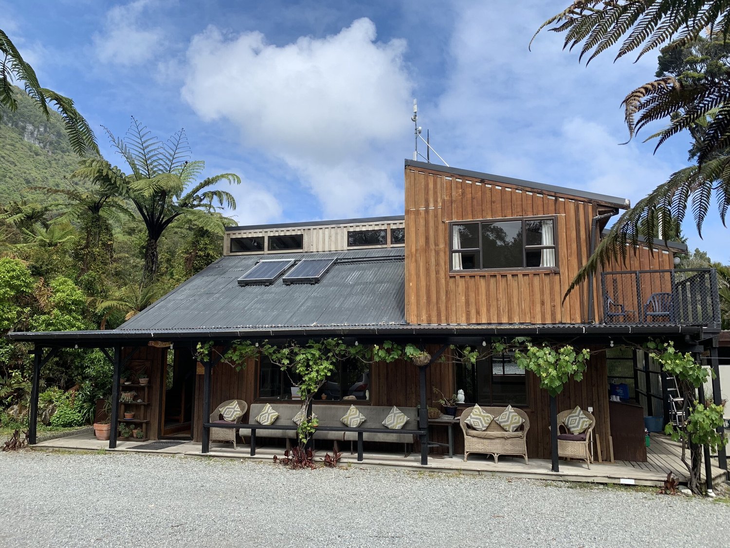 Te Nikau Retreat + YHA — Accommodation in Te Miko