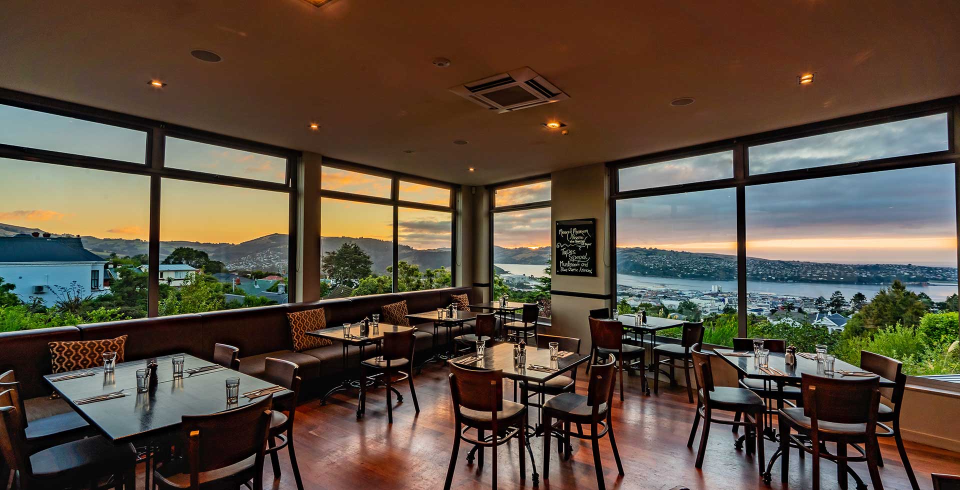 Luna Bar and Restaurant — Restaurants in Dunedin