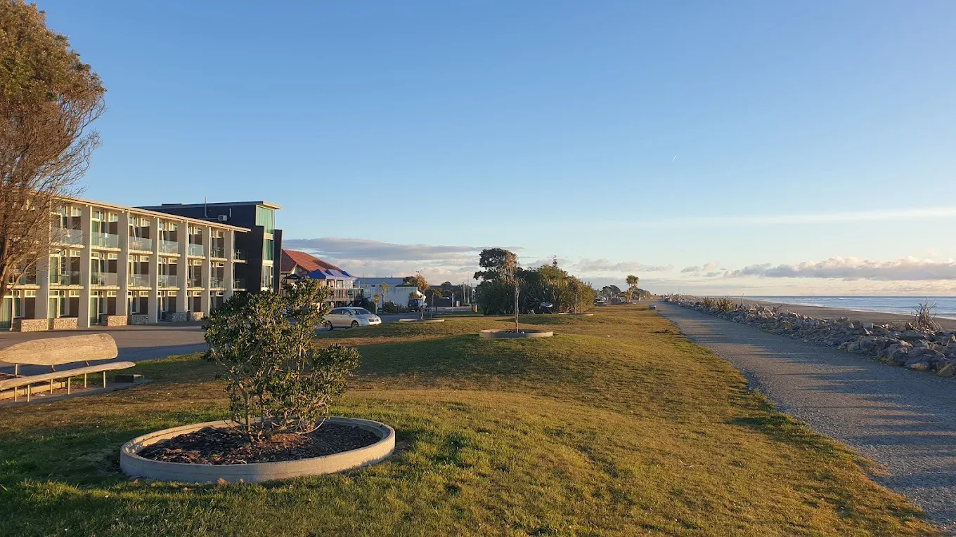 Beachfront Hotel Hokitika — Hotels in Hokitika