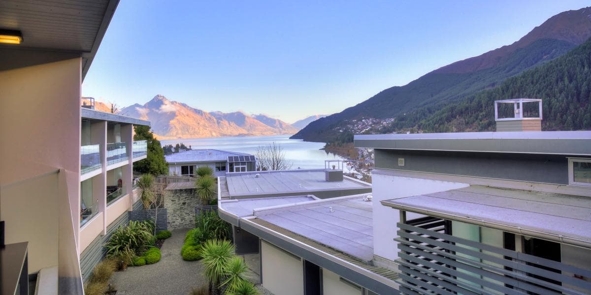 Traveller's Oasis — Accommodation in Queenstown