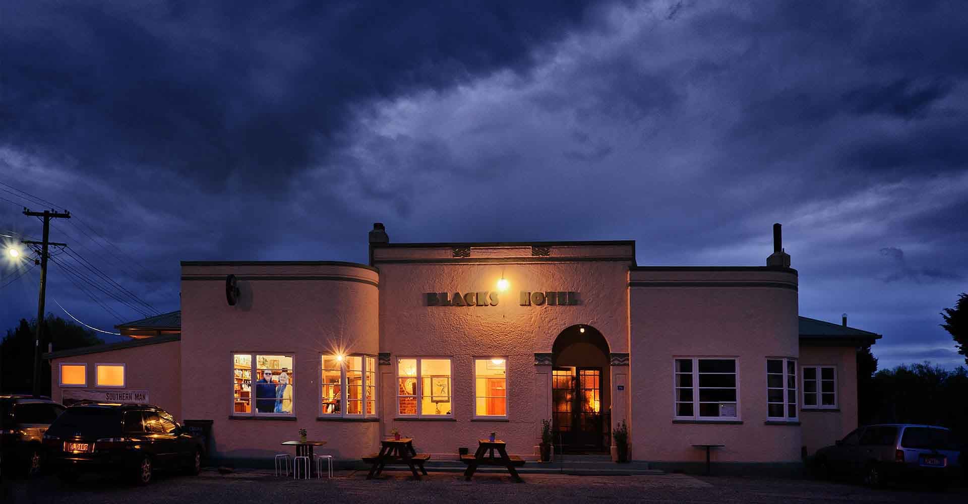 Blacks Hotel — Accommodation in Omakau