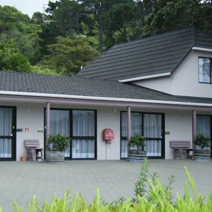 Camellia Court Motel