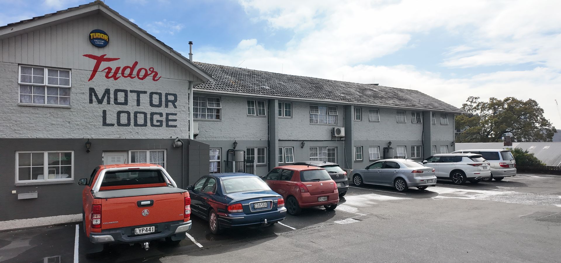 Tudor Motor Lodge — Accommodation in Hamilton