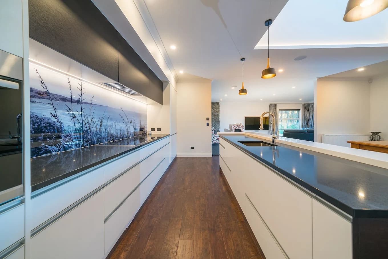 Hunter Glass — General Contractors in Darfield