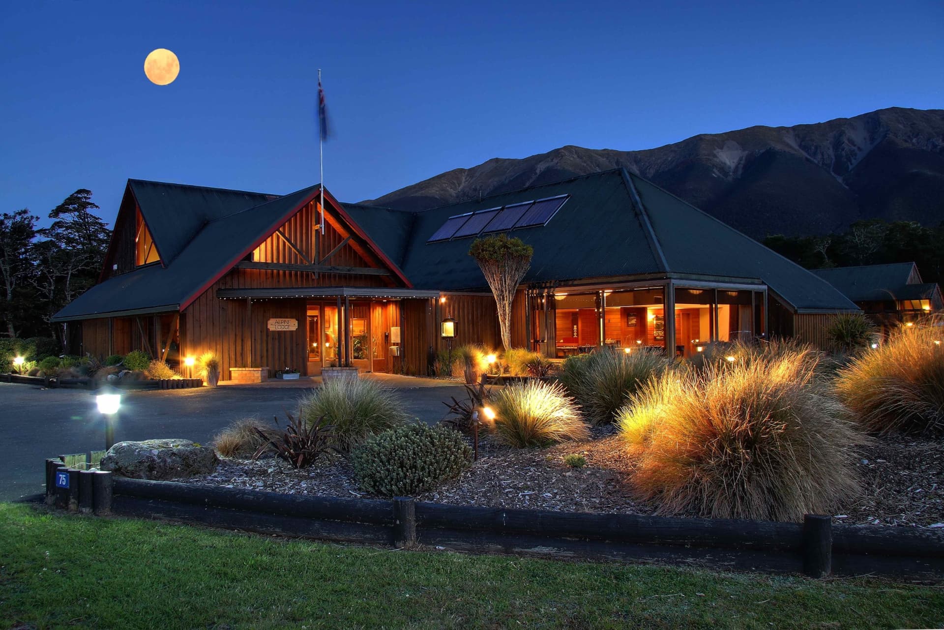 Alpine Lodge — Accommodation in Saint Arnaud