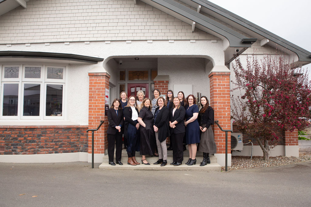 Mee & Henry Law Ltd — Professional Services in Invercargill