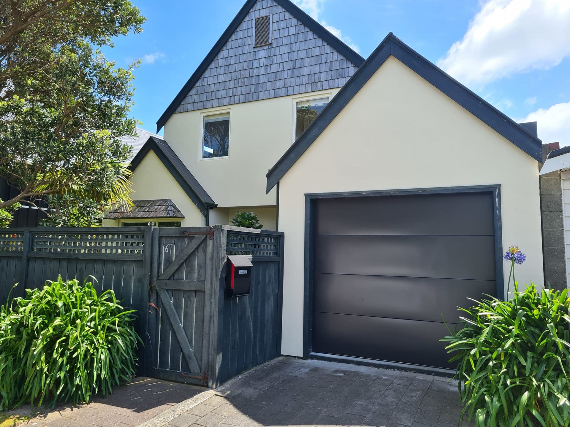 Wellington Garage Doors — Builders in Wellington