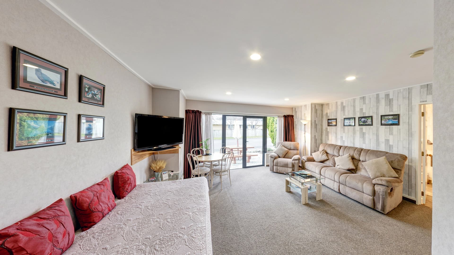 Lakefront Lodge — Accommodation in Te Anau