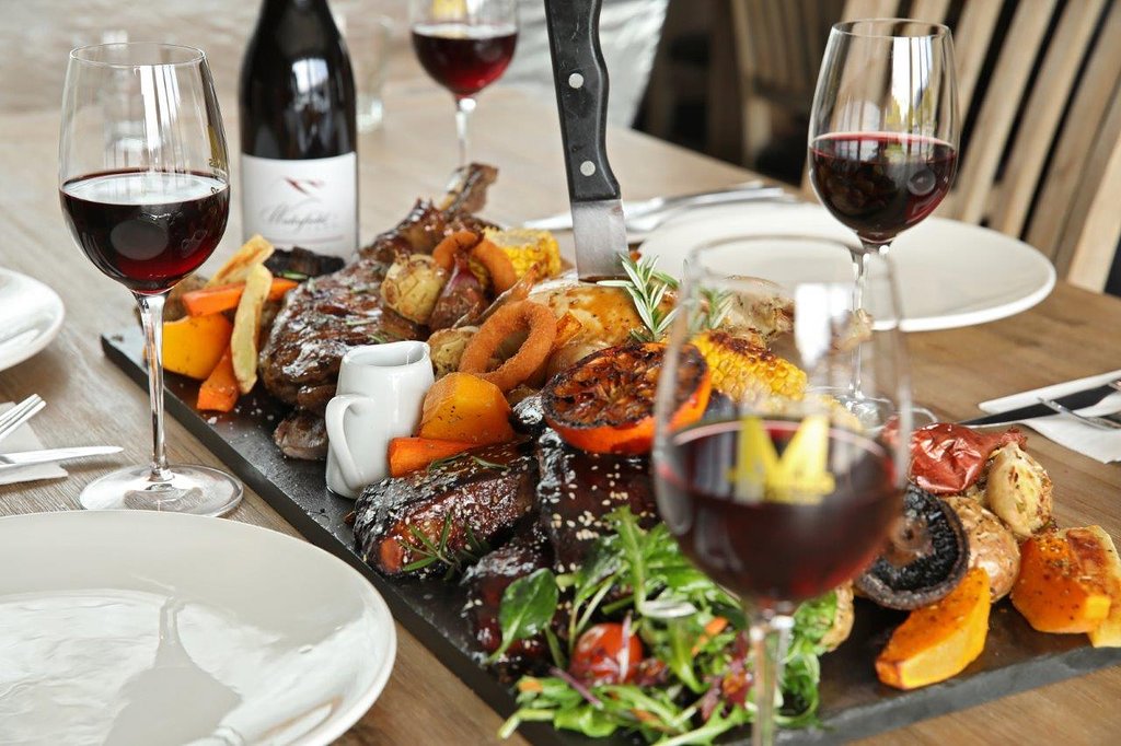 Moorings Restaurant — Restaurants in Mount Pisa
