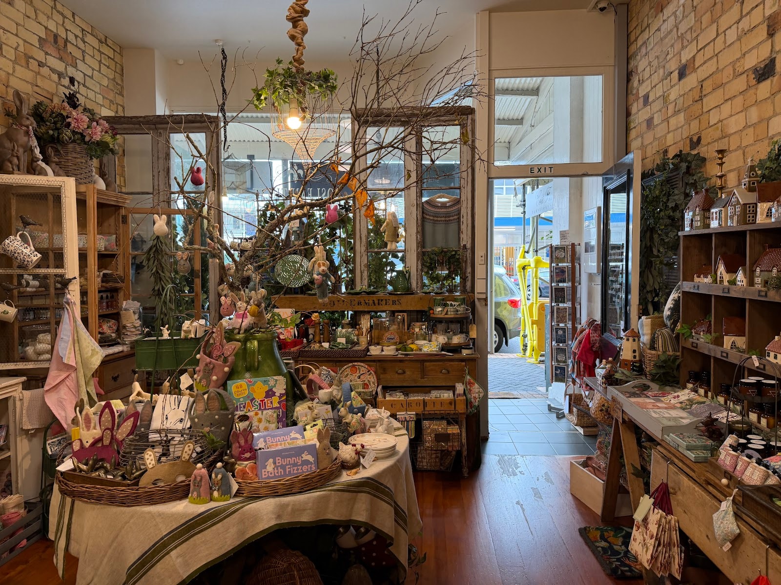 Cosi Fan Tutte — Beauty Salons in Devonport