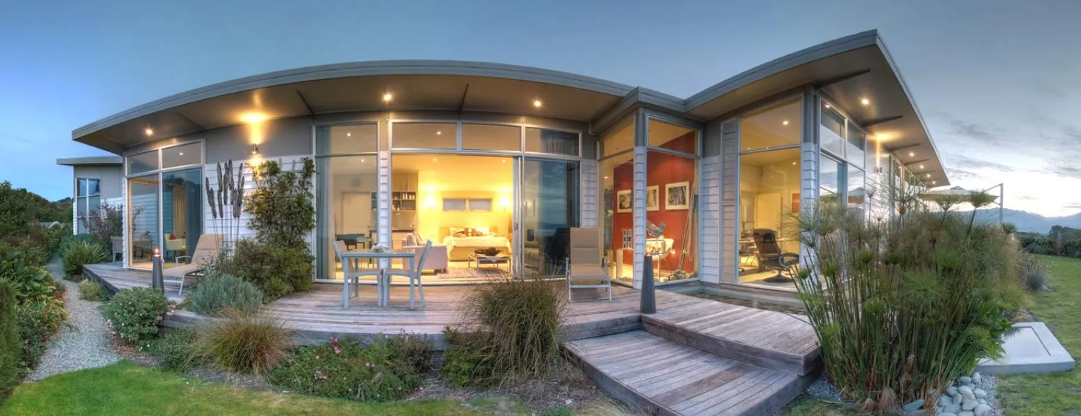 The Bay Lodge — Bed & Breakfasts in Pōhara