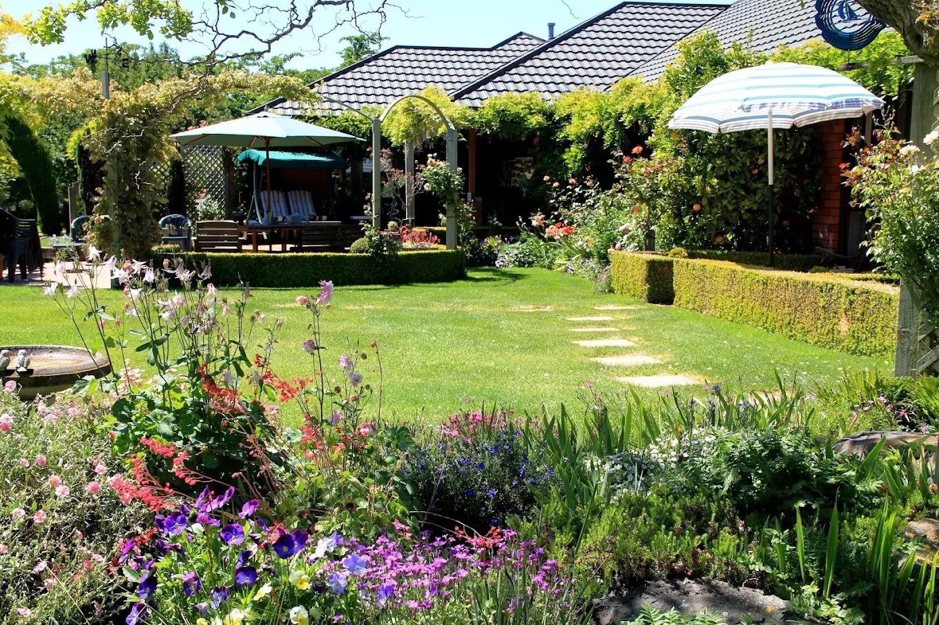 Cedar Park Gardens — Accommodation in Rolleston